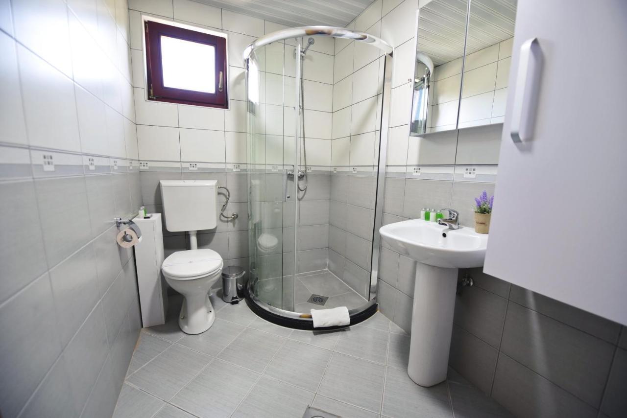 Si Apartments Ohrid With Free Parking ภายนอก รูปภาพ