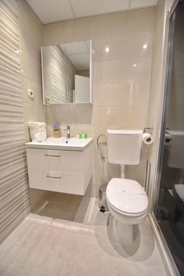 Si Apartments Ohrid With Free Parking ภายนอก รูปภาพ